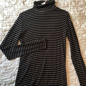 Black turtle neck top! Chic!